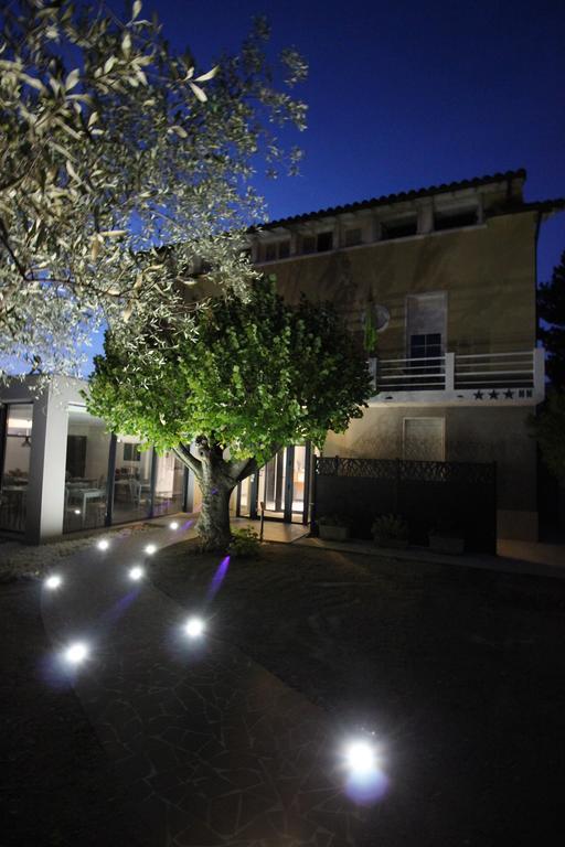 Hotel La Caravelle Nyons Εξωτερικό φωτογραφία